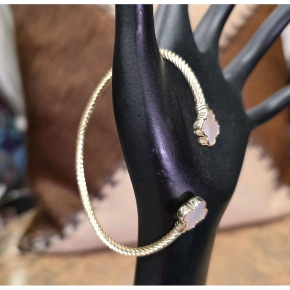 18K Gold-Plated Four-Leaf Clover Bracelet 7.75 Inches - Picture 3 of 9